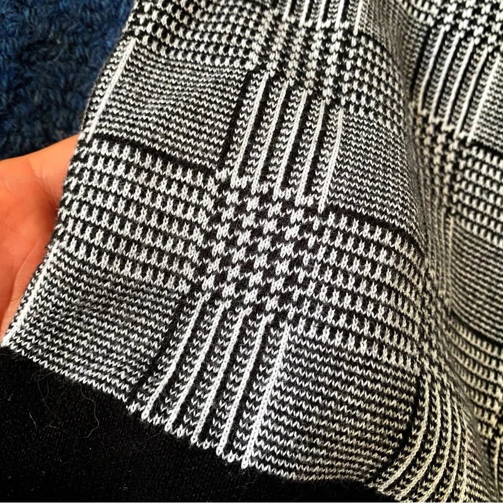 🔘 BETTY BARCLAY BLACK WHITE HOUNDSTOOTH PLAID KNIT SWEATER!